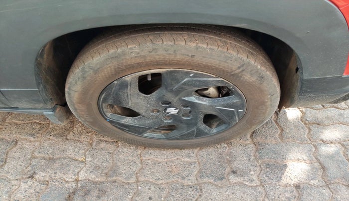 2023 Maruti BREZZA LXI S- CNG, CNG, Manual, 51,494 km, tyre