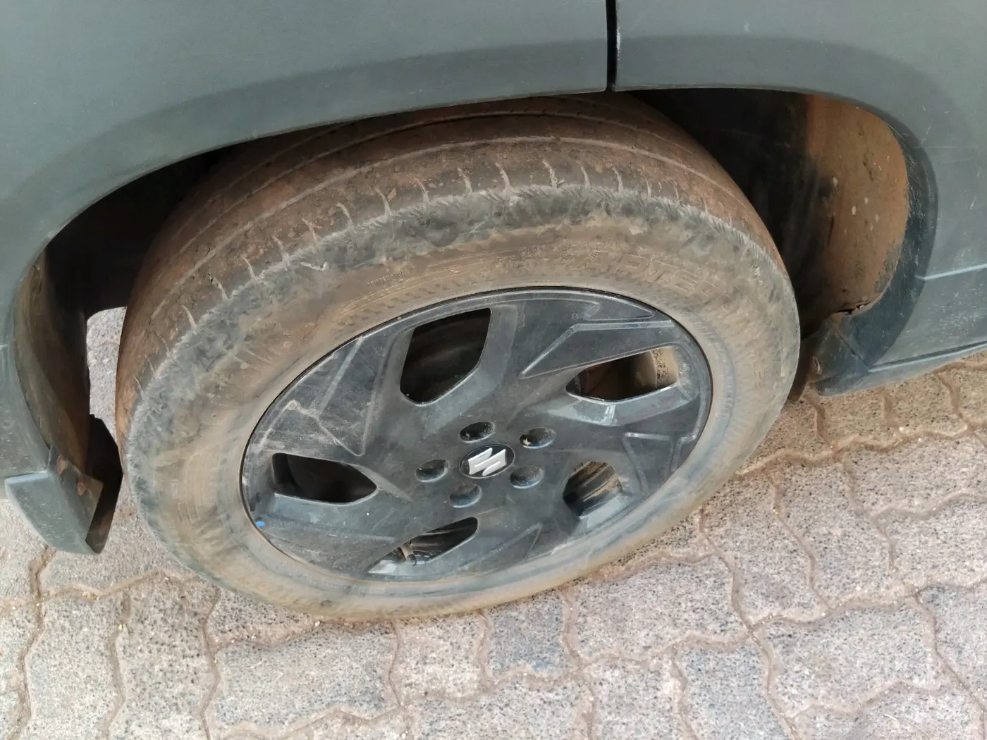 2023 Maruti BREZZA LXI S- CNG, CNG, Manual, 51,494 km, tyre