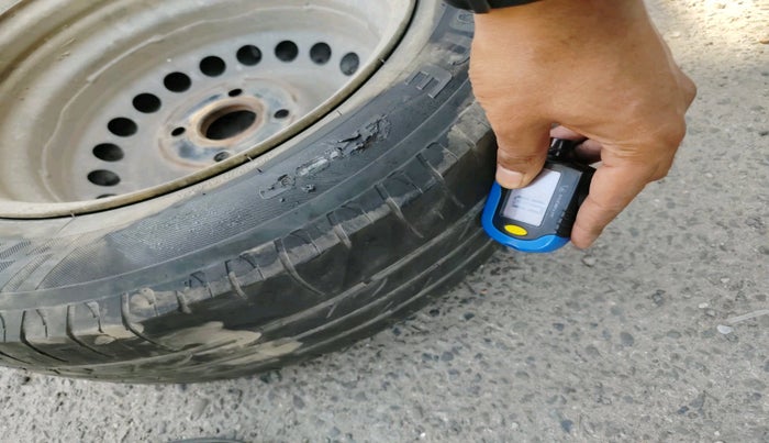 2017 Hyundai Grand i10 MAGNA 1.2 KAPPA VTVT, Petrol, Manual, 1,21,663 km, tyre