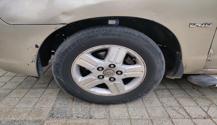 2008 Toyota Innova V 2.5 8 STR, Diesel, Manual, 2,81,476 km, tyre