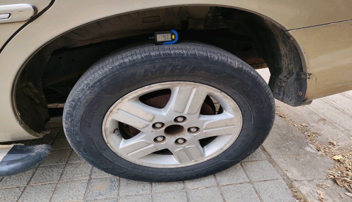 2008 Toyota Innova V 2.5 8 STR, Diesel, Manual, 2,81,476 km, tyre