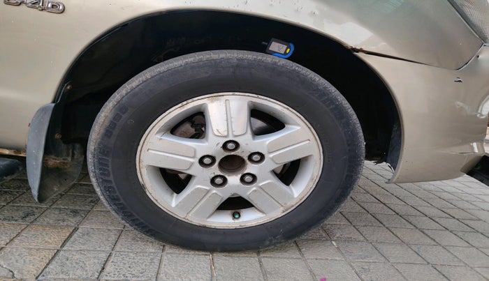 2008 Toyota Innova V 2.5 8 STR, Diesel, Manual, 2,81,476 km, tyre