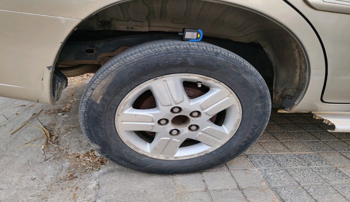 2008 Toyota Innova V 2.5 8 STR, Diesel, Manual, 2,81,476 km, tyre