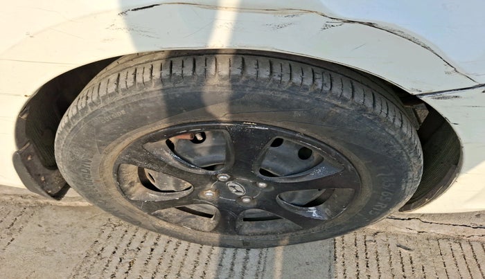 2012 Hyundai Verna FLUIDIC 1.6 VTVT EX, Petrol, Manual, 1,10,284 km, tyre