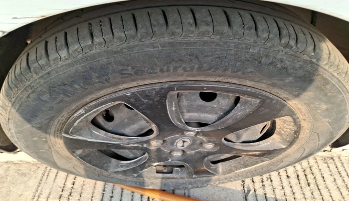 2012 Hyundai Verna FLUIDIC 1.6 VTVT EX, Petrol, Manual, 1,10,284 km, tyre