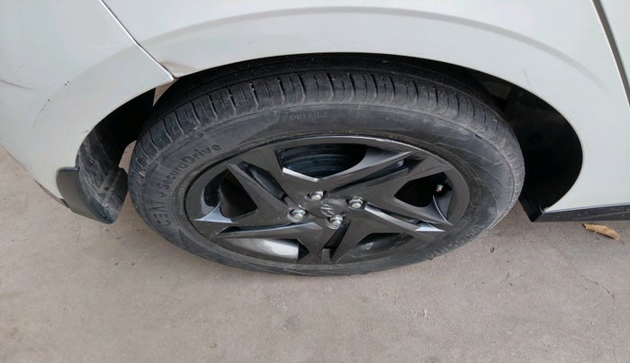 2023 Hyundai NEW I20 Sportz 1.2 IVT, Petrol, Automatic, 14,589 km, tyre