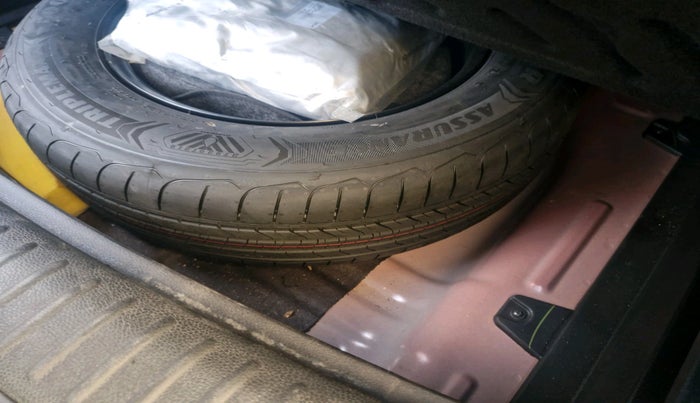 2023 KIA SELTOS HTX PETROL 1.5, Petrol, Manual, 25,474 km, tyre