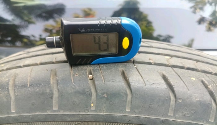 2013 Ford Ecosport AMBIENTE 1.5L DIESEL, Diesel, Manual, 1,80,349 km, tyre