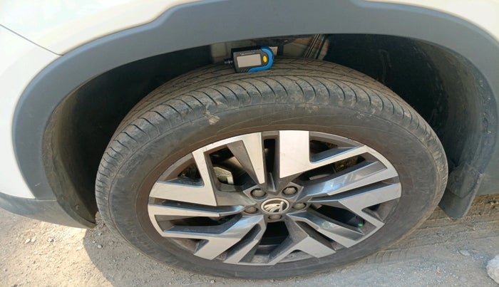 2025 Skoda Kylaq Prestige AT, Petrol, Automatic, 11,713 km, tyre