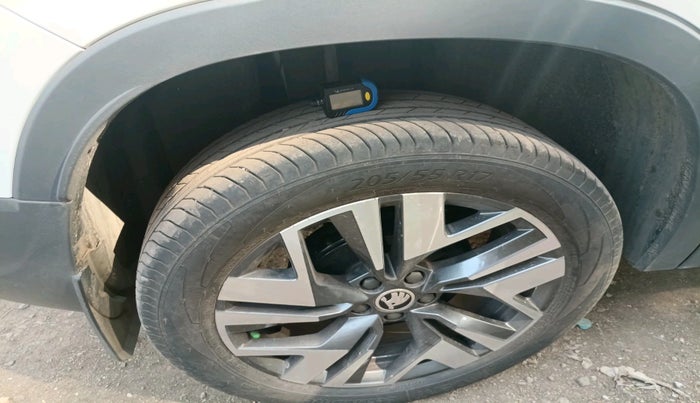 2025 Skoda Kylaq Prestige AT, Petrol, Automatic, 11,713 km, tyre