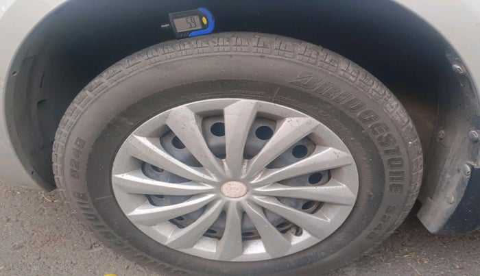 2015 Maruti Swift VXI, Petrol, Manual, 28,888 km, tyre