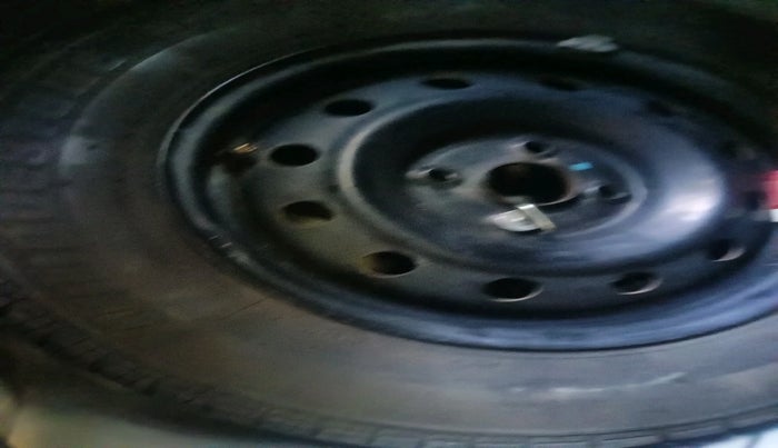 2015 Maruti Swift VXI, Petrol, Manual, 28,888 km, tyre