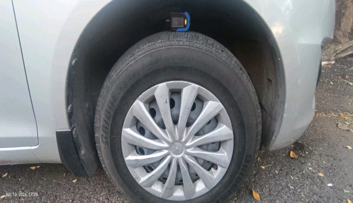 2015 Maruti Swift VXI, Petrol, Manual, 28,888 km, tyre