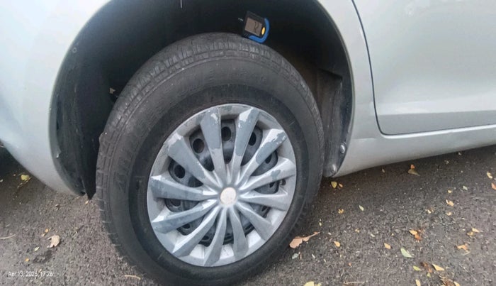 2015 Maruti Swift VXI, Petrol, Manual, 28,888 km, tyre