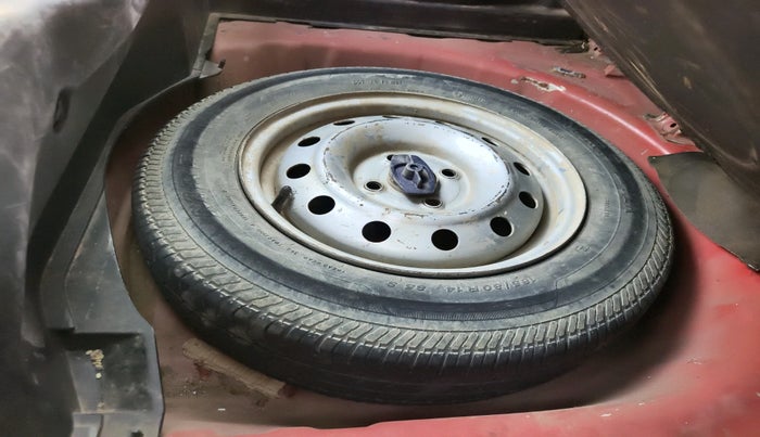 2020 Maruti Swift LXI, Petrol, Manual, 55,296 km, tyre