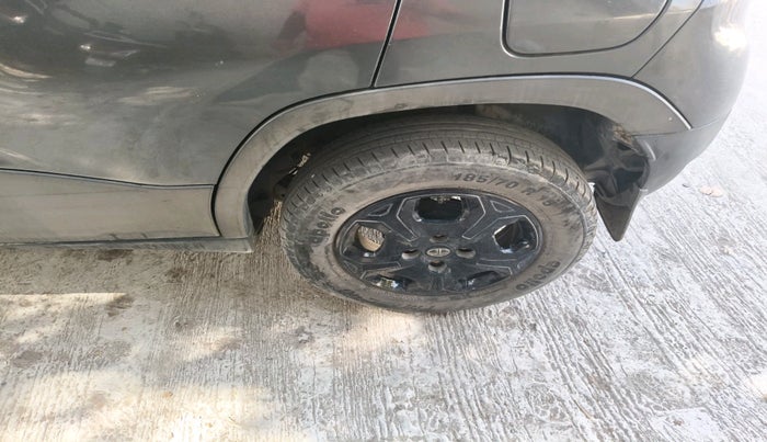 2022 Tata PUNCH ACCOMPLISHED MT, Petrol, Manual, 44,327 km, tyre