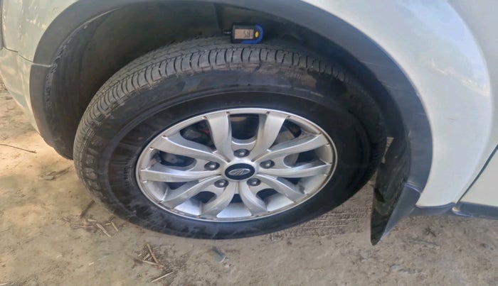 2017 Mahindra XUV500 W10 AT 1.99, Diesel, Automatic, 82,115 km, tyre