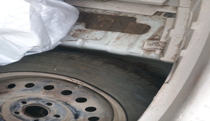 2022 Mahindra XUV300 W6 1.2 PETROL, Petrol, Manual, 58,641 km, tyre