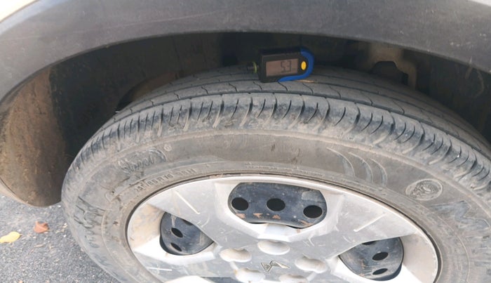 2022 Mahindra XUV300 W6 1.2 PETROL, Petrol, Manual, 58,641 km, tyre