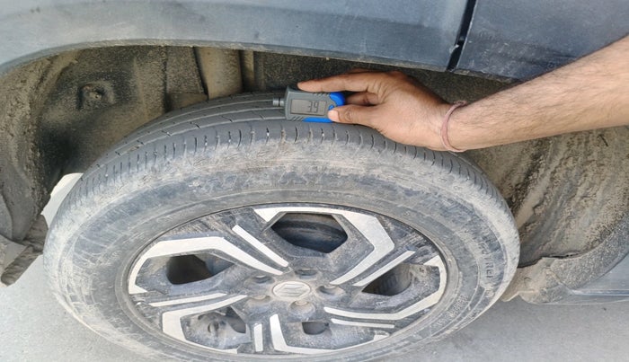 2023 Maruti BREZZA VXI SMART HYBRID, Petrol, Manual, 60,710 km, tyre