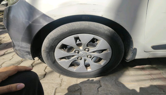 2015 Hyundai Xcent BASE 1.1, Diesel, Manual, 1,76,932 km, tyre