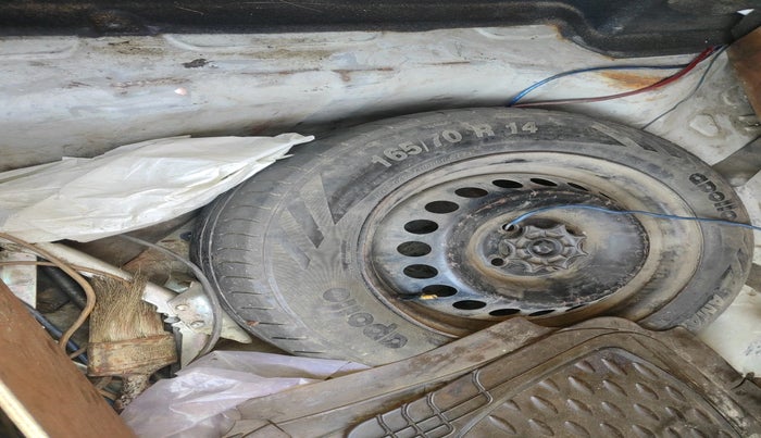 2015 Hyundai Xcent BASE 1.1, Diesel, Manual, 1,76,932 km, tyre