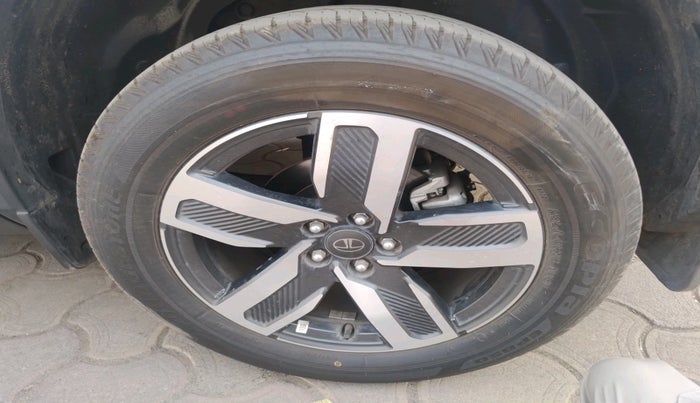 2025 Tata Safari Adventure X Plus 7 STR AT, Diesel, Automatic, 5,181 km, tyre