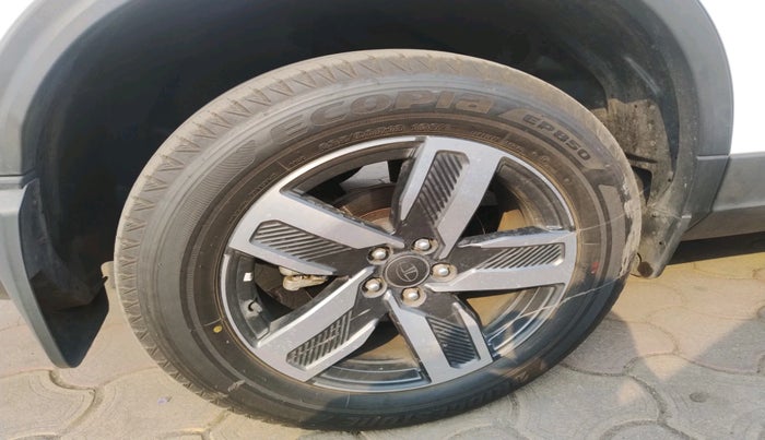 2025 Tata Safari Adventure X Plus 7 STR AT, Diesel, Automatic, 5,181 km, tyre