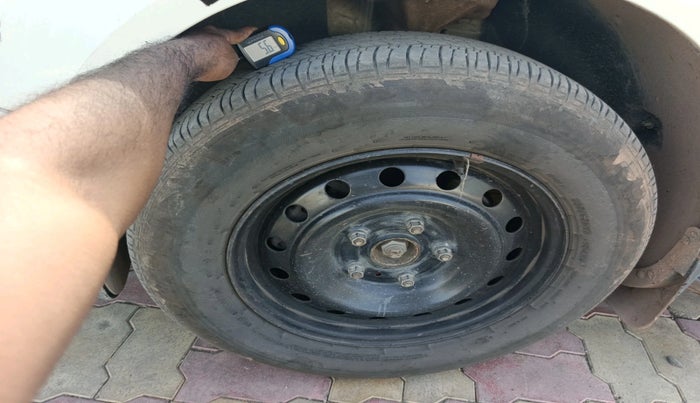 2015 Mahindra XUV500 W6, Diesel, Manual, 1,81,140 km, tyre