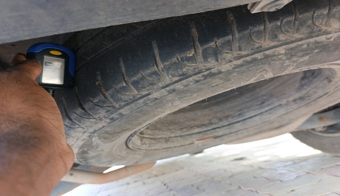 2015 Mahindra XUV500 W6, Diesel, Manual, 1,81,140 km, tyre