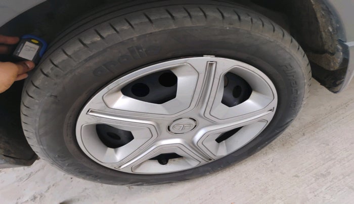 2022 Tata NEXON XM PETROL, Petrol, Manual, 73,882 km, tyre