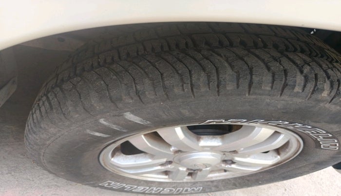 2011 Mahindra Scorpio VLX 2WD AIRBAG BS-III, Diesel, Manual, 1,46,829 km, tyre