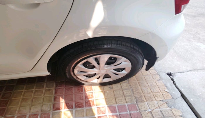 2010 Volkswagen Polo TRENDLINE 1.2L DIESEL, Diesel, Manual, 1,07,404 km, tyre