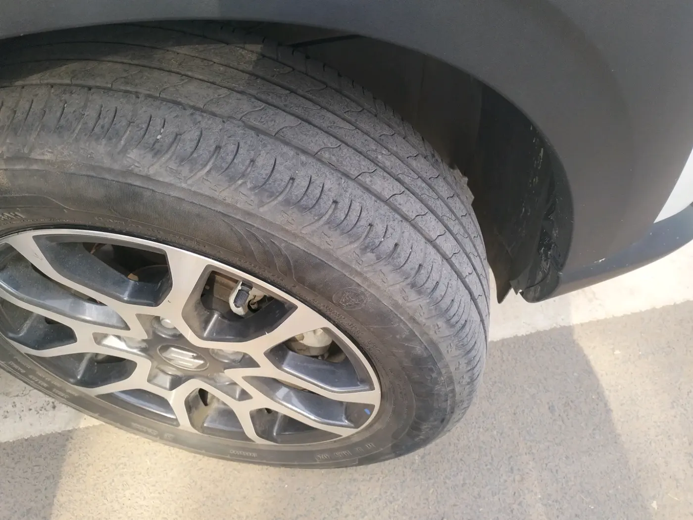 2025 Maruti XL6 ALPHA MT, Petrol, Manual, 24,107 km, tyre