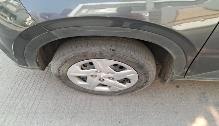 2022 Hyundai VENUE S+ 1.2, Petrol, Manual, 52,984 km, tyre