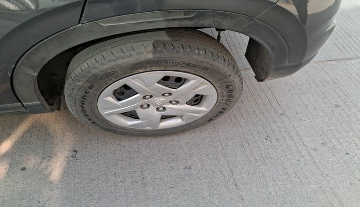 2022 Hyundai VENUE S+ 1.2, Petrol, Manual, 52,984 km, tyre