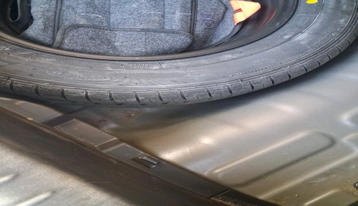 2022 Hyundai VENUE S+ 1.2, Petrol, Manual, 52,984 km, tyre