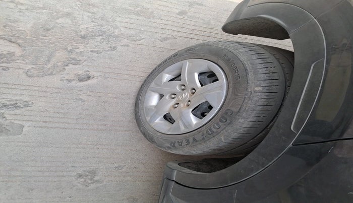 2022 Hyundai VENUE S+ 1.2, Petrol, Manual, 52,984 km, tyre