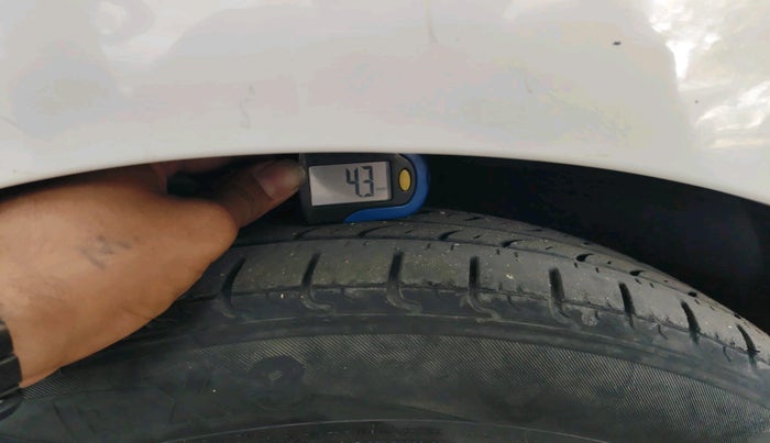 2015 Hyundai Grand i10 SPORTZ 1.2 KAPPA VTVT, Petrol, Manual, 1,41,164 km, tyre