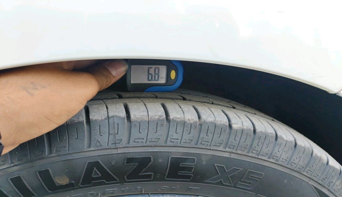 2015 Hyundai Grand i10 SPORTZ 1.2 KAPPA VTVT, Petrol, Manual, 1,41,164 km, tyre