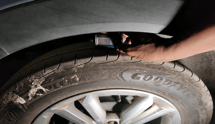 2016 Hyundai Creta SX PLUS 1.6 DIESEL, Diesel, Manual, 1,71,929 km, tyre