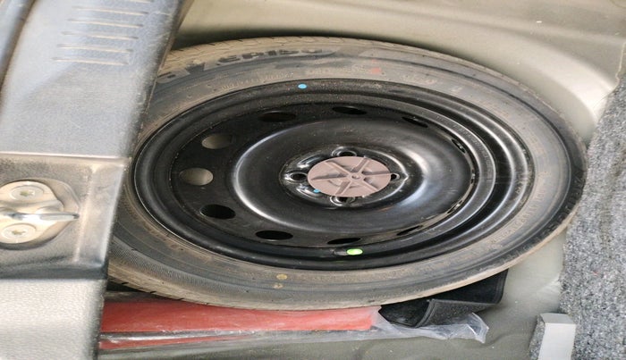 2017 Maruti IGNIS ZETA 1.2, Petrol, Manual, 65,406 km, tyre