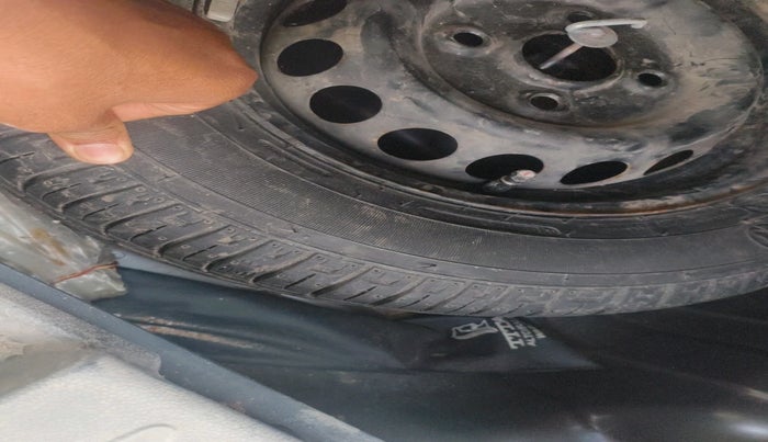 2016 Maruti Alto 800 LXI, Petrol, Manual, 6,101 km, tyre