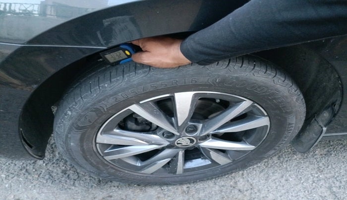 2022 Skoda SLAVIA STYLE 1.0L TSI MT, Petrol, Manual, 63,585 km, tyre