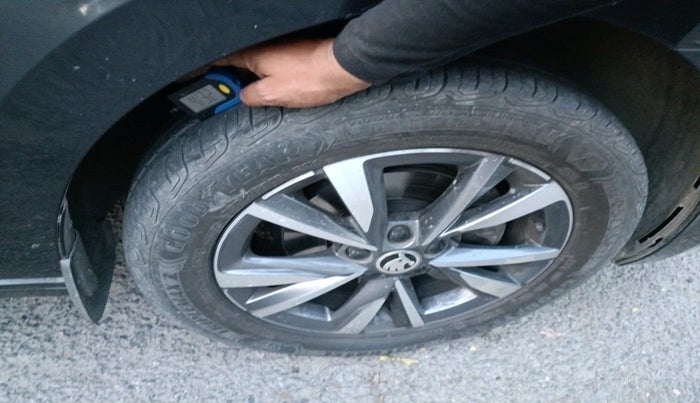 2022 Skoda SLAVIA STYLE 1.0L TSI MT, Petrol, Manual, 63,585 km, tyre