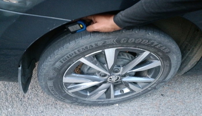 2022 Skoda SLAVIA STYLE 1.0L TSI MT, Petrol, Manual, 63,585 km, tyre