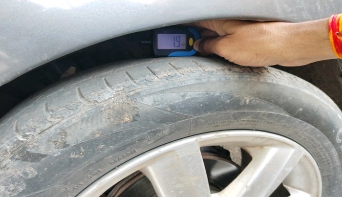 2011 Volkswagen Polo COMFORTLINE 1.2L, Diesel, Manual, 1,05,112 km, tyre