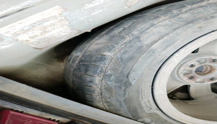 2011 Volkswagen Polo COMFORTLINE 1.2L, Diesel, Manual, 1,05,112 km, tyre