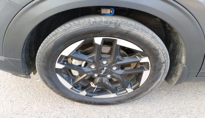 2025 KIA Carens Clavis HTK Plus (O) 1.5 Diesel MT, Diesel, Manual, 8,706 km, tyre