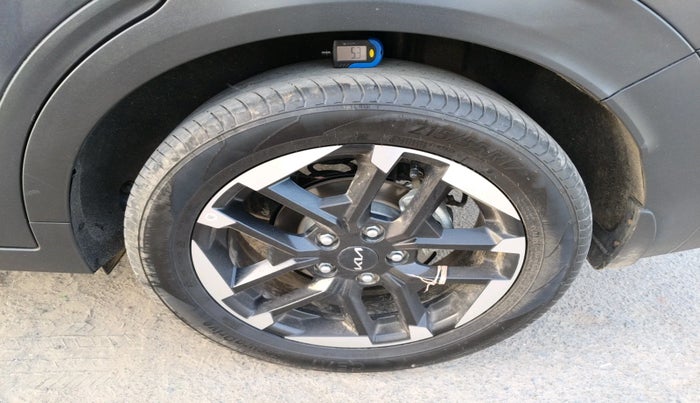 2025 KIA Carens Clavis HTK Plus (O) 1.5 Diesel MT, Diesel, Manual, 8,706 km, tyre